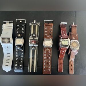 5 Fossil Watches and 1 fender with leather straps. Not working need new batterys